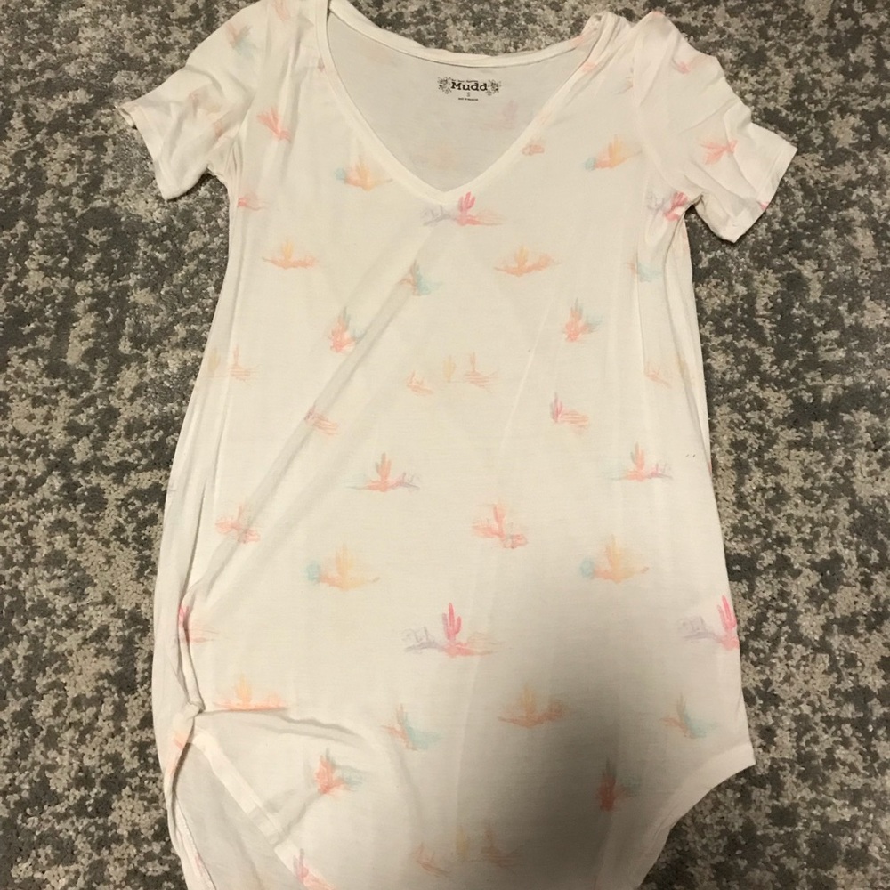 Cute white cactus shirt!